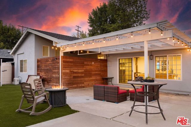 8345 White Oak Avenue, Los Angeles, CA 91325