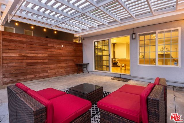 8345 White Oak Avenue, Los Angeles, CA 91325