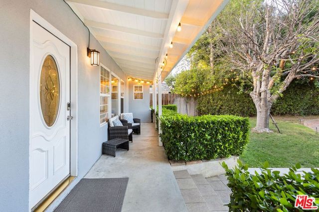 8345 White Oak Avenue, Los Angeles, CA 91325