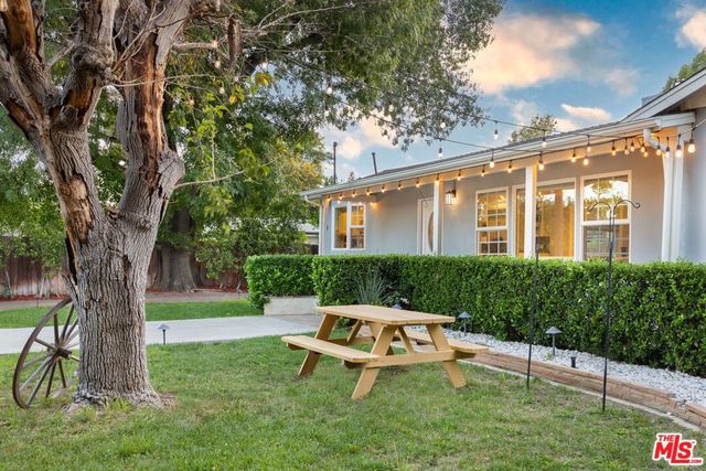 8345 White Oak Avenue, Los Angeles, CA 91325