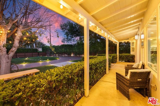 8345 White Oak Avenue, Los Angeles, CA 91325