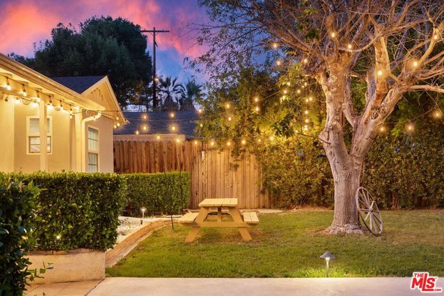 8345 White Oak Avenue, Los Angeles, CA 91325