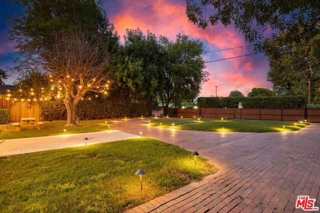 8345 White Oak Avenue, Los Angeles, CA 91325
