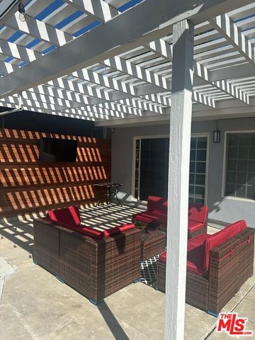 8345 White Oak Avenue, Los Angeles, CA 91325