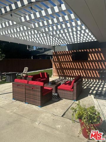 8345 White Oak Avenue, Los Angeles, CA 91325