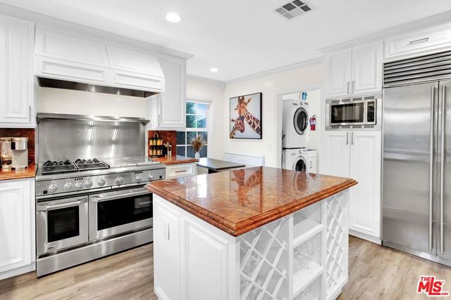 8345 White Oak Avenue, Los Angeles, CA 91325