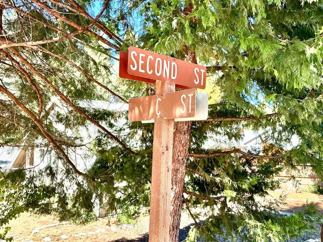 1677 2nd St, Arnold, CA 95223