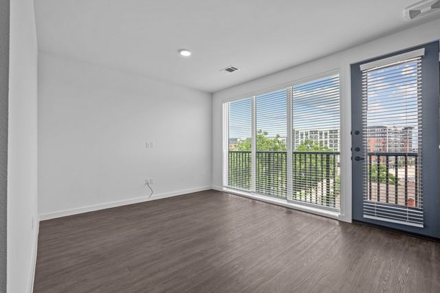 1100 N Zang Boulevard 316, Dallas, TX 75203