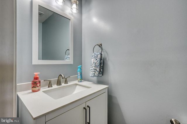 211 OVAL DR, Hamburg, PA 19526