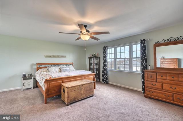 211 OVAL DR, Hamburg, PA 19526