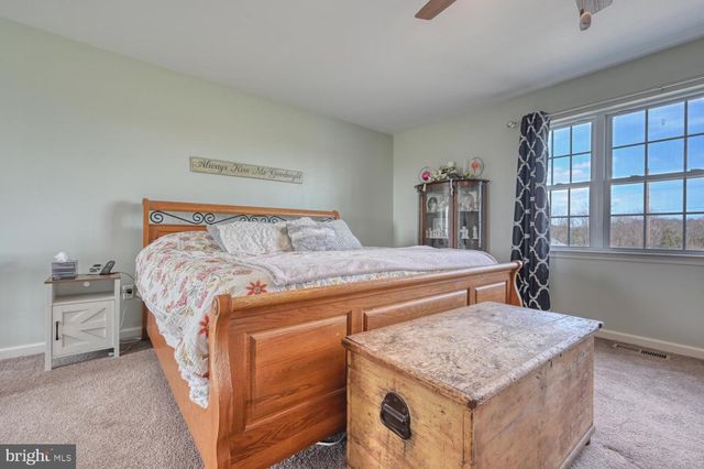 211 OVAL DR, Hamburg, PA 19526