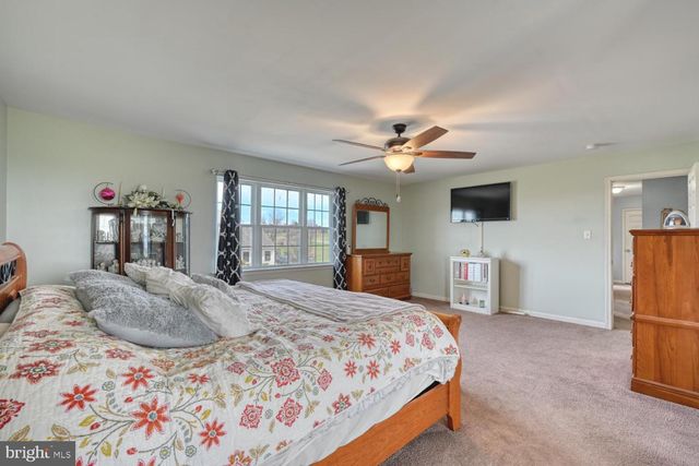 211 OVAL DR, Hamburg, PA 19526