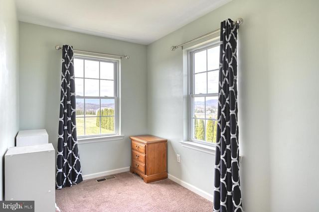 211 OVAL DR, Hamburg, PA 19526