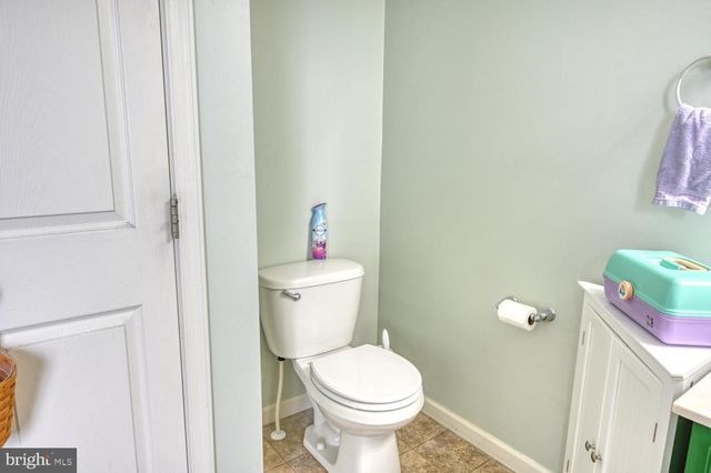 211 OVAL DR, Hamburg, PA 19526