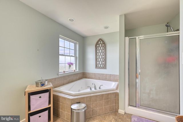 211 OVAL DR, Hamburg, PA 19526