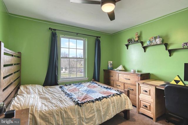 211 OVAL DR, Hamburg, PA 19526