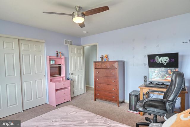 211 OVAL DR, Hamburg, PA 19526