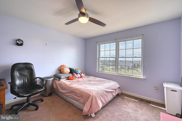 211 OVAL DR, Hamburg, PA 19526