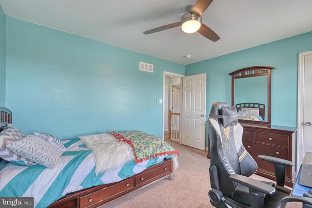 211 OVAL DR, Hamburg, PA 19526