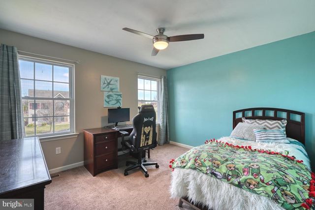 211 OVAL DR, Hamburg, PA 19526