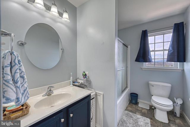 211 OVAL DR, Hamburg, PA 19526