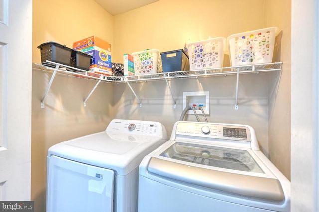 211 OVAL DR, Hamburg, PA 19526