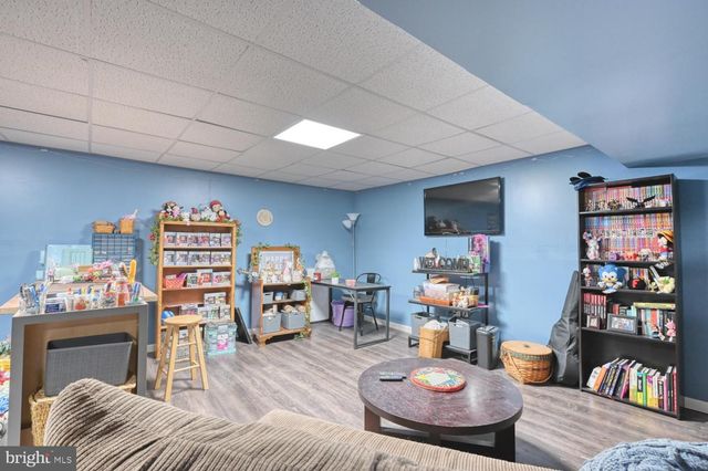 211 OVAL DR, Hamburg, PA 19526