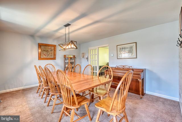 211 OVAL DR, Hamburg, PA 19526