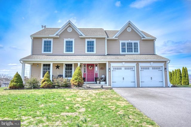 211 OVAL DR, Hamburg, PA 19526