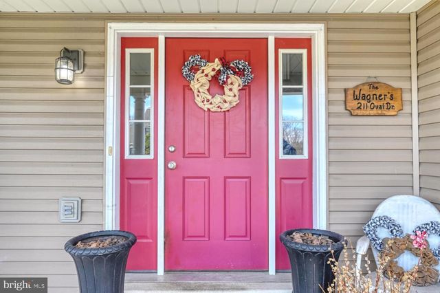 211 OVAL DR, Hamburg, PA 19526