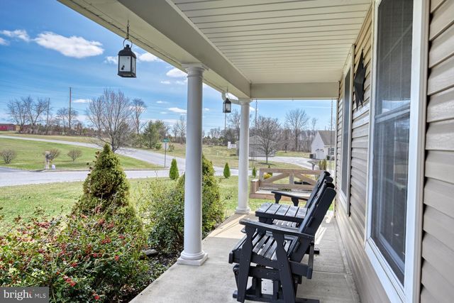 211 OVAL DR, Hamburg, PA 19526