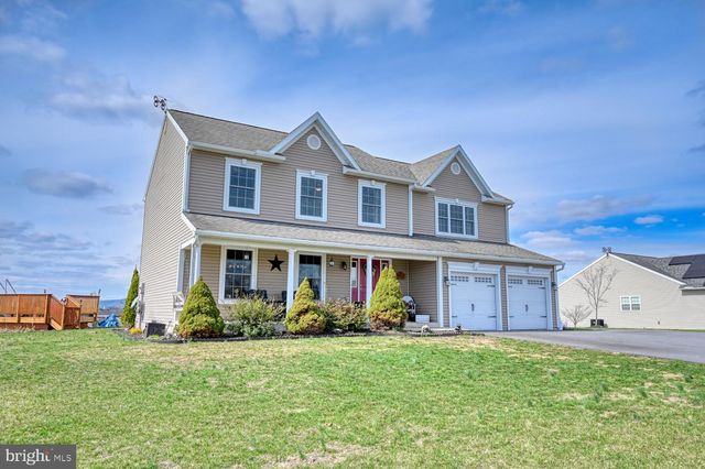 211 OVAL DR, Hamburg, PA 19526