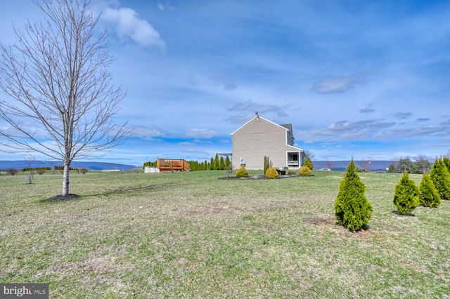 211 OVAL DR, Hamburg, PA 19526