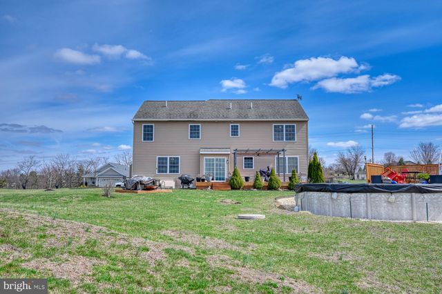 211 OVAL DR, Hamburg, PA 19526