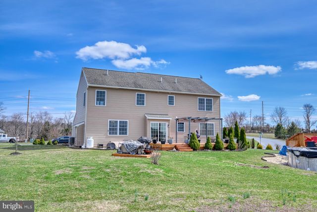 211 OVAL DR, Hamburg, PA 19526