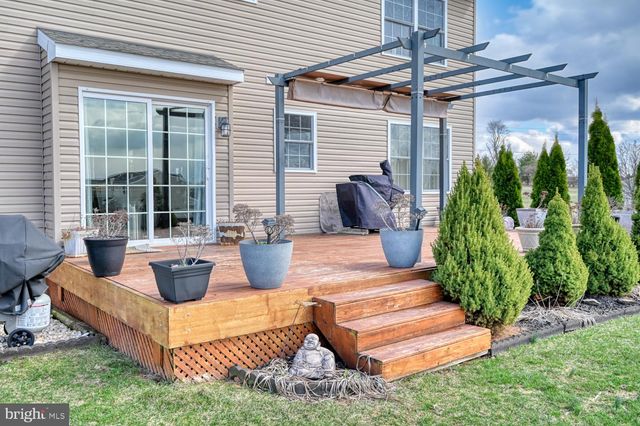 211 OVAL DR, Hamburg, PA 19526