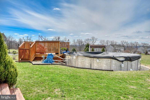 211 OVAL DR, Hamburg, PA 19526