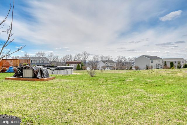 211 OVAL DR, Hamburg, PA 19526