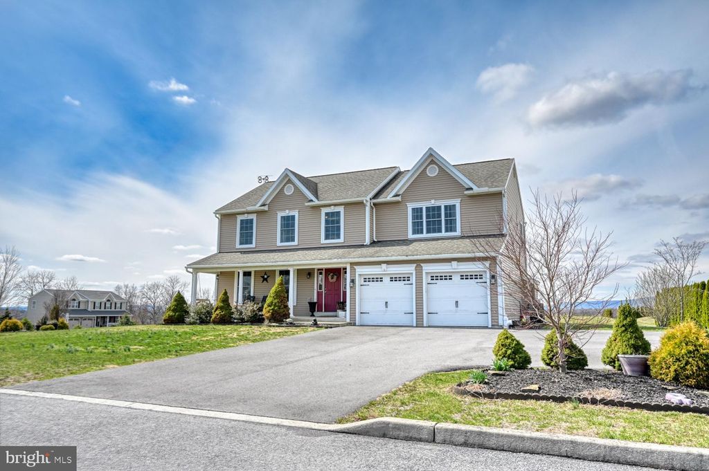 211 OVAL DR, Hamburg, PA 19526