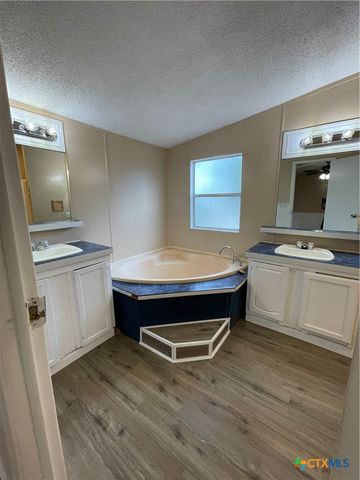 629 Buck Trail, Canyon Lake, TX 78133