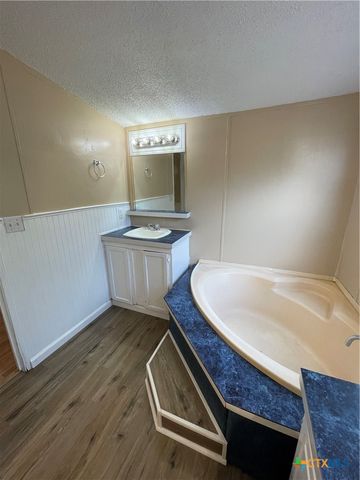 629 Buck Trail, Canyon Lake, TX 78133