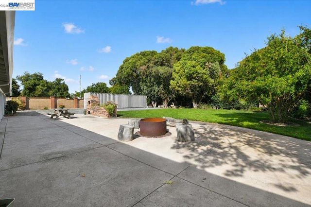 3360 Doyle Rd, Oakley, CA 94561