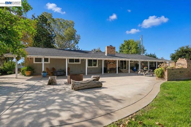 3360 Doyle Rd, Oakley, CA 94561