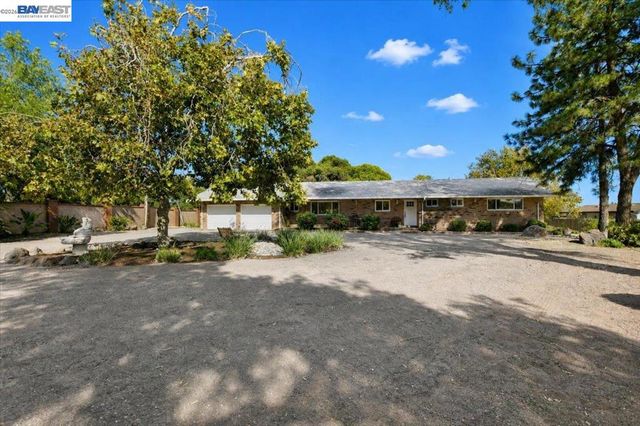 3360 Doyle Rd, Oakley, CA 94561