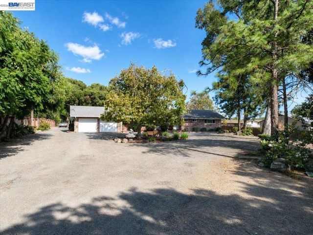 3360 Doyle Rd, Oakley, CA 94561