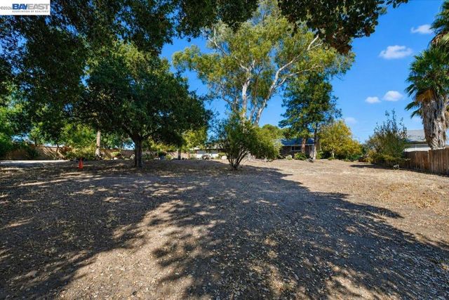 3360 Doyle Rd, Oakley, CA 94561