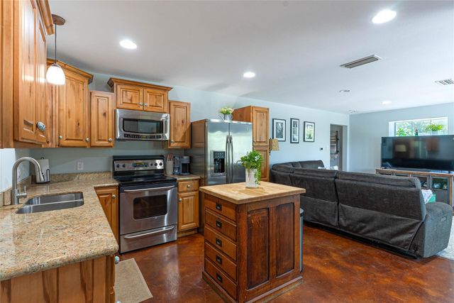 18202 W Reed Parks RD, Jonestown, TX 78645