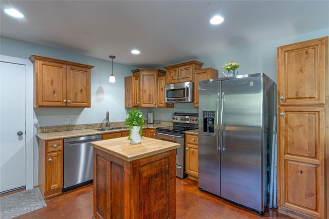18202 W Reed Parks RD, Jonestown, TX 78645
