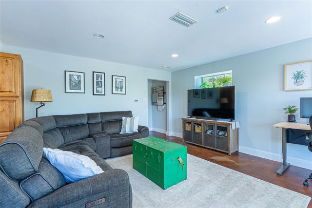 18202 W Reed Parks RD, Jonestown, TX 78645