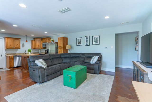 18202 W Reed Parks RD, Jonestown, TX 78645